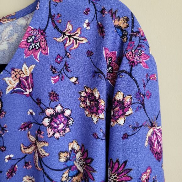 Basic Editions Womens Blouse Size XXL Bluish Purple Floral Pattern Bell Sleeves - Picture 3 of 11